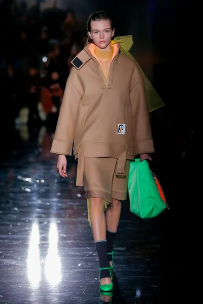 Look 12